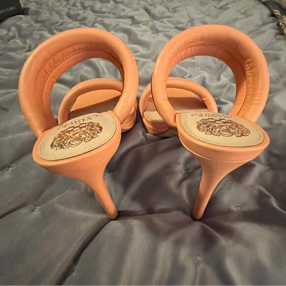 VINCE CAMUTO Puffy Leather Eluinsa Heel Sandals SlipOn Open Toe 4” Peach 8.5 NIB - Picture 5 of 10